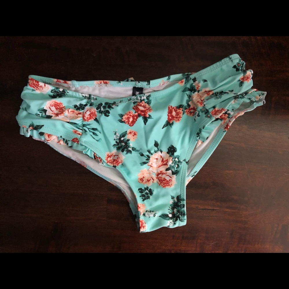 SM Hot Topic Bikini Bottom